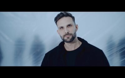 Egy mély, érzelmes dallal rukkolt elő az év legjobb magyar producere. A Desire amellett, hogy ismét egy komoly klub hit, tartalmában igazán érzékeny témákat feszeget.